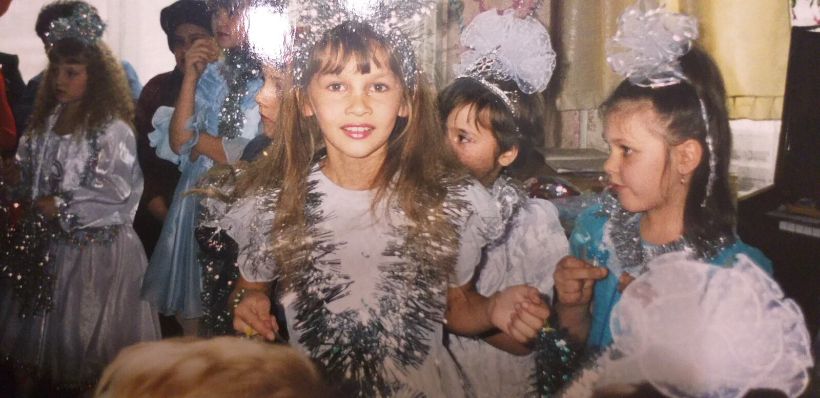 Понизили до Снежинки: Елена Кравец и актрисы "Женского Квартала" показали, кого играли в детстве (уникальные фото)